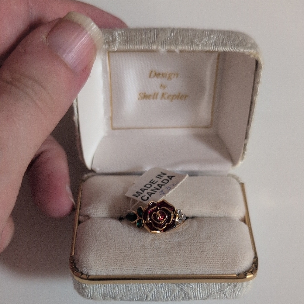 Gold and Green Women's Ring